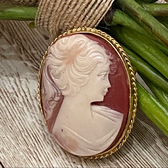 Vintage Unsigned Victorian Lady Cameo Brooch - Picture 5 of 12